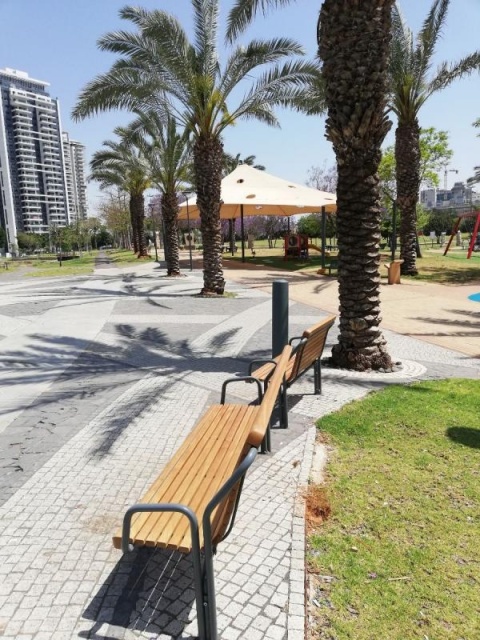 euroform w - street furniture - robust bench made of high quality wood for urban spaces - minimalist wooden seating for outdoors - high quality designer street furniture - Contour hardwood bench for seniors