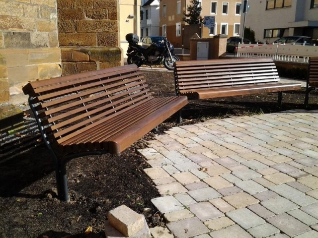 euroform w - street furniture - robust bench made of high-quality wood for urban spaces - minimalist wooden seating for outdoors - high-quality designer street furniture - Contour wooden bench