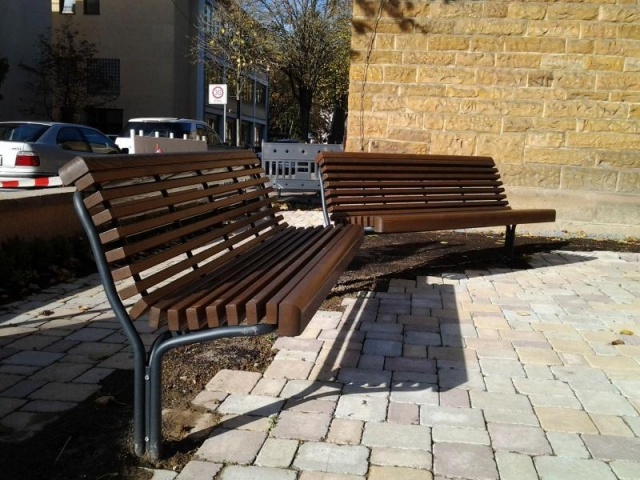 euroform w - street furniture - robust bench made of high-quality wood for urban spaces - minimalist wooden seating for outdoors - high-quality designer street furniture - Contour wooden bench