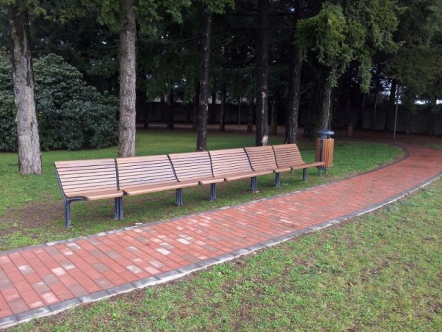 euroform w - street furniture - robust bench made of high-quality wood for urban spaces - minimalist wooden seater for outdoors - high-quality designer street furniture - modular circular bench made of wood