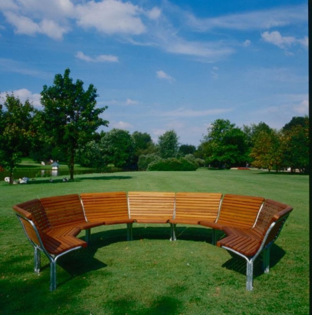 euroform w - street furniture - robust bench made of high-quality wood for urban spaces - minimalist wooden seater for outdoors - high-quality designer street furniture - modular circular bench made of wood