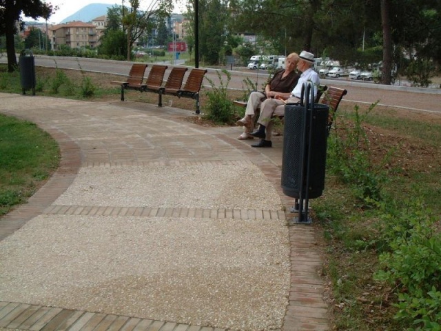 euroform w - street furniture - robust bench made of high-quality metal steel and wood for urban spaces - minimalist seater made of metal and wood for outdoors - high-quality designer street furniture - modular bench for public places