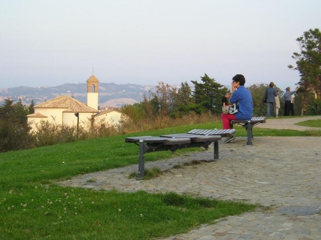 euroform w - street furniture - robust bench made of high-quality metal steel and wood for urban spaces - minimalist seater made of metal and wood for outdoors - high-quality designer street furniture - modular bench for public places