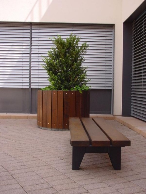 euroform w - street furniture - robust bench made of high quality wood for urban spaces - minimalist wooden seating for outdoors - high quality designer street furniture - Block wooden bench 