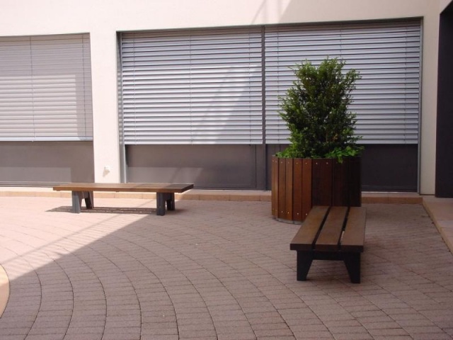 euroform w - street furniture - robust bench made of high quality wood for urban spaces - minimalist wooden seating for outdoors - high quality designer street furniture - Block wooden bench 