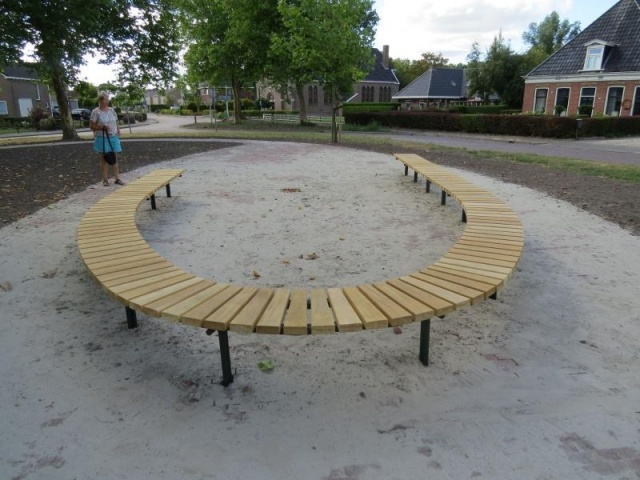 euroform w - street furniture - robust circular bench made of high quality wood for urban spaces - minimalist wooden seater for outdoors - high quality designer street furniture - classic wooden round bench