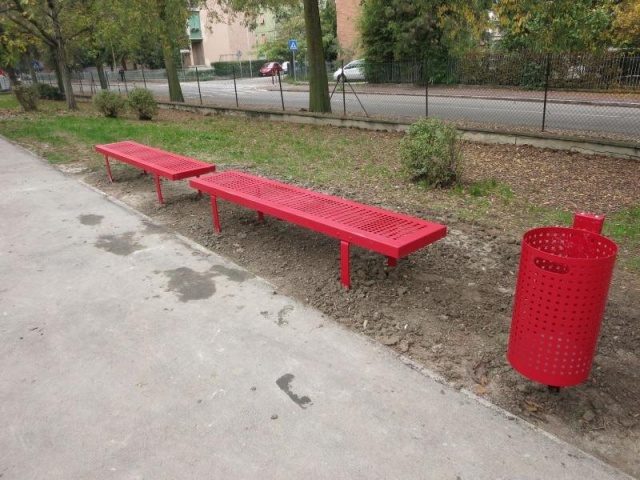 euroform w - street furniture - robust bench made of high-quality metal for urban spaces - minimalist metal seater for outdoors - high-quality designer street furniture - Linea metal bench