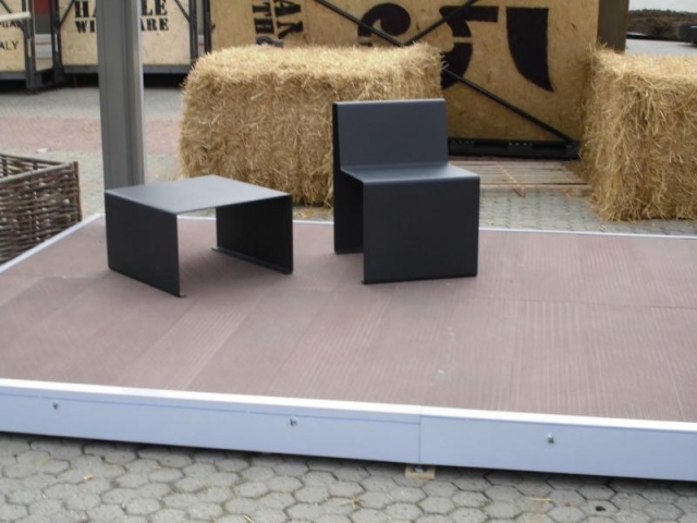 euroform w - street furniture - robust bench made of high-quality metal for urban spaces - minimalist metal seater for outdoors - high-quality designer street furniture - Linea metal bench