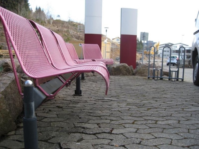 euroform w - street furniture - robust bench made of high-quality metal for urban spaces - minimalist metal seating for outdoors - high-quality designer street furniture - Domino metal seater