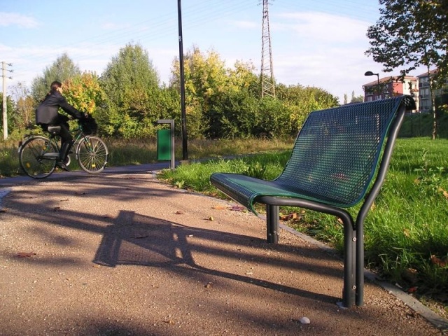 euroform w - street furniture - robust bench made of high-quality metal for urban spaces - minimalist metal seater for outdoors - high-quality designer street furniture - Contour metal bench