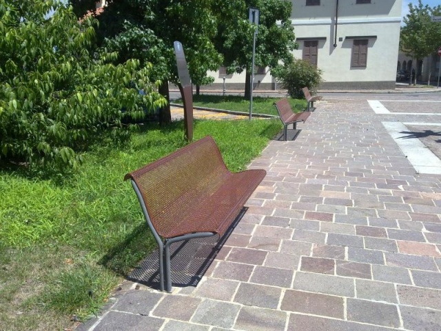 euroform w - street furniture - robust bench made of high-quality metal for urban spaces - minimalist metal seater for outdoors - high-quality designer street furniture - Contour metal bench