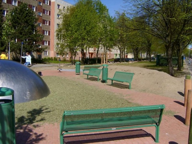 euroform w - street furniture - robust bench made of high-quality metal for urban spaces - minimalist metal seater for outdoors - high-quality designer street furniture - Contour metal bench