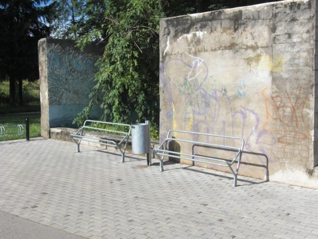 euroform w - arredo urbano - panchina robusta per giovani in metallo di alta qualità per spazi urbani - seduta minimalista in metallo per esterni - arredo urbano di design di alta qualità