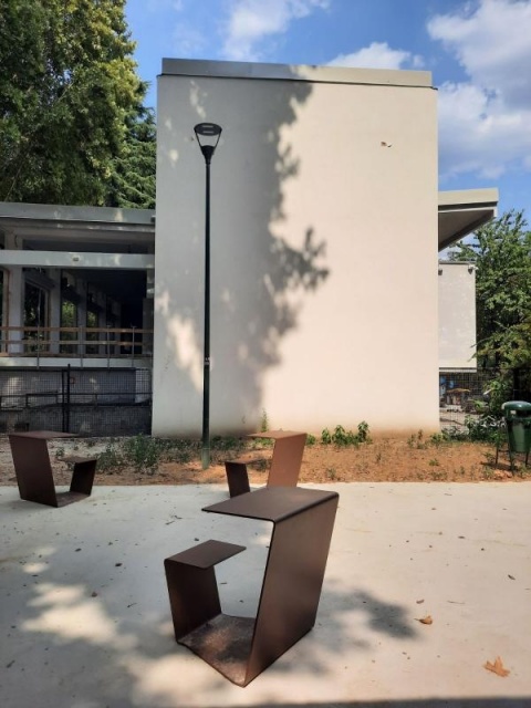 euroform w - arredo urbano - seduta e tavolo in metallo per lo spazio urbano - set da picnic di alta qualità con sedia e tavolo in metallo robusto per parco, ristoranti, cortili di scuole - info point tavolo da picnic per esterni - ufficio esterno in meta