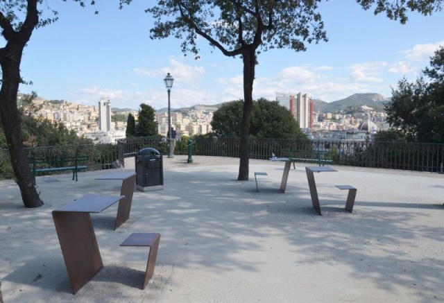 euroform w - arredo urbano - seduta e tavolo in metallo per lo spazio urbano - set da picnic di alta qualità con sedia e tavolo in metallo robusto per parco, ristoranti, cortili di scuole - info point tavolo da picnic per esterni - ufficio esterno in meta