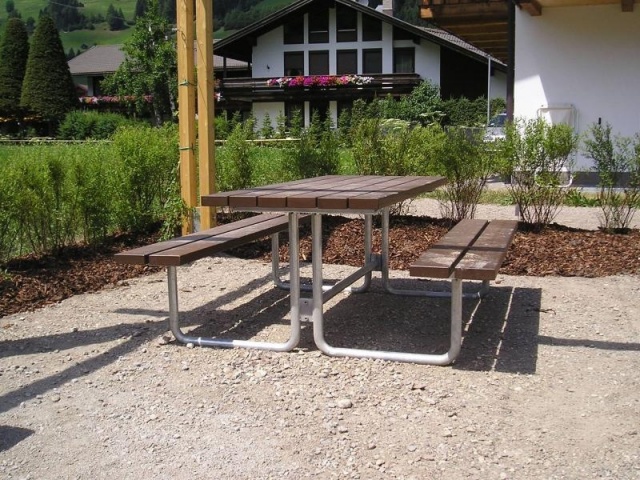 euroform w - Stadtmobiliar - Bank und Tisch aus Holz für städtischen Raum - hochwertiges Picknick Set mit Bank und Tisch aus robustem Hartholz für Park, Restaurants, Schulhöfe - Venus Picknick Tisch für draußen