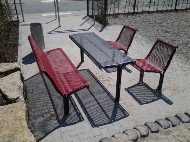 euroform w - Arredo urbano - Panchina e tavolo in metallo di alta qualità per parco pubblico - Tavolo da parco con panchine per esterni - Tavolo e sedute in metallo per spazio pubblico