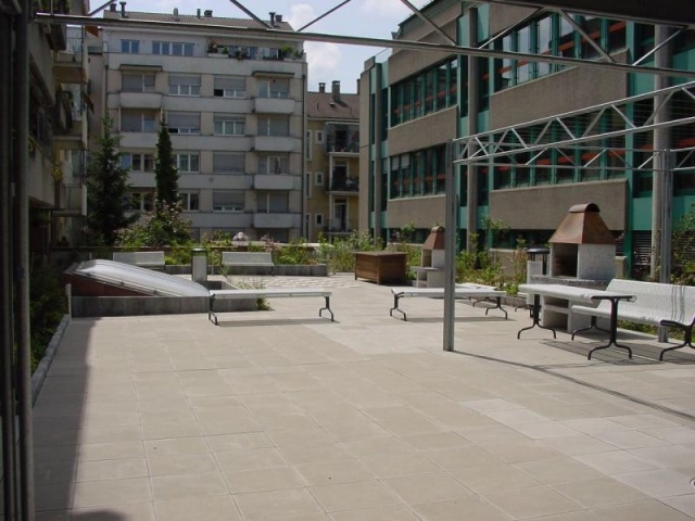 euroform w - Arredo urbano - Panchina e tavolo in metallo di alta qualità per parco pubblico - Tavolo da parco con panchine per esterni - Tavolo e sedute in metallo per spazio pubblico