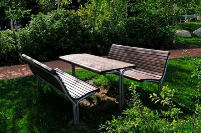 euroform w - Arredo urbano - Panchina e tavolo in legno duro per parco pubblico - Tavolo da parco con panchine per esterni - Contour Tavolo in legno duro per spazio pubblico