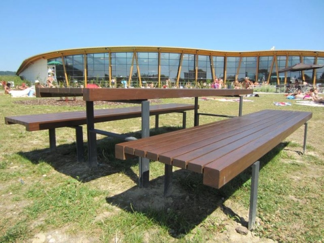 euroform w - street furniture - bench and table in hardwood at public park - park table for outdoors - Lineatavolo table in hardwood for public space