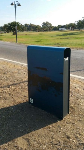 euroform w - street furniture - robust minimalist litter bin made of high quality steel for urban open spaces - Band litter bin for waste separation in city centres