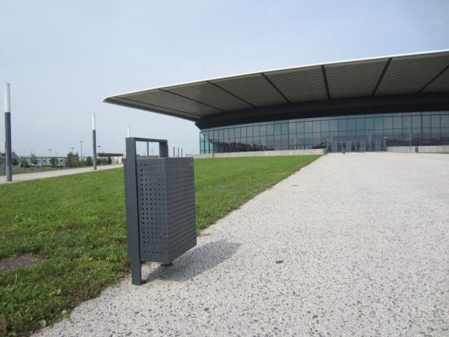 euroform w - street furniture - robust minimalist litter bin made of high quality steel for urban open spaces - Lineacestino litter bin for waste separation in city centres