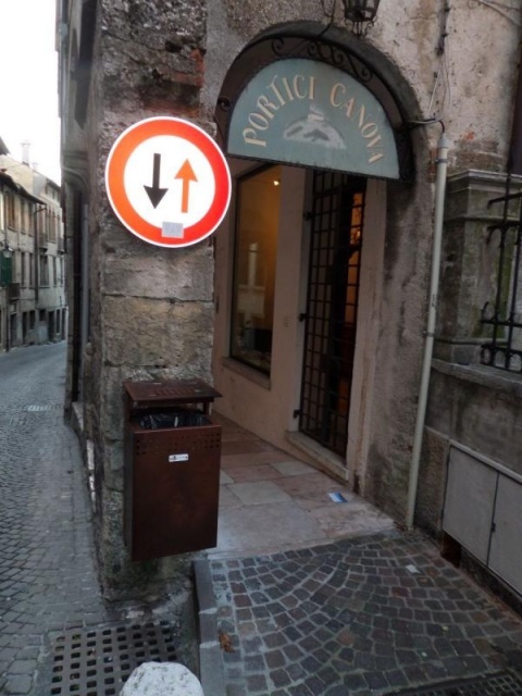 euroform w - street furniture - robust minimalist litter bin made of high quality steel for urban open spaces - Lineacestino litter bin for waste separation in city centres