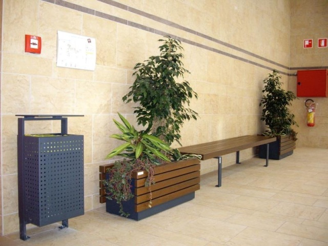 euroform w - arredo urbano - robusto cestino portarifiuti minimalista in acciaio di alta qualità per spazi aperti urbani - Lineacestino portarifiuti per la raccolta differenziata nei centri urbani