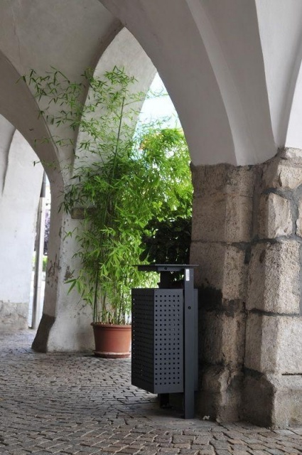 euroform w - street furniture - robust minimalist litter bin made of high quality steel for urban open spaces - Lineacestino litter bin for waste separation in city centres