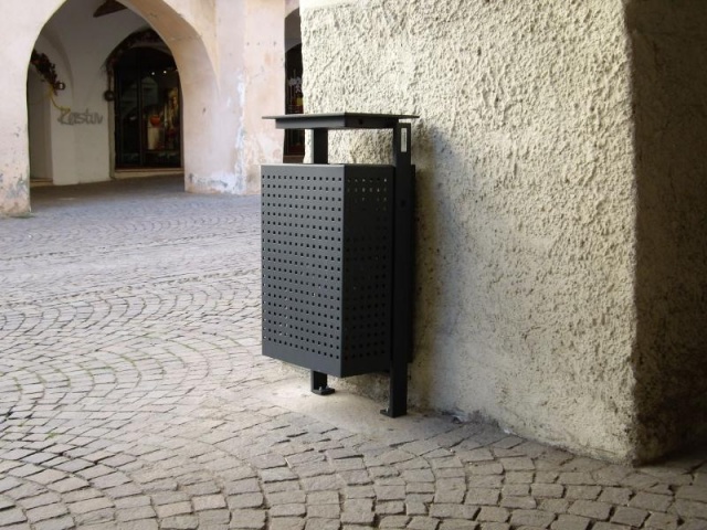 euroform w - arredo urbano - robusto cestino portarifiuti minimalista in acciaio di alta qualità per spazi aperti urbani - Lineacestino portarifiuti per la raccolta differenziata nei centri urbani