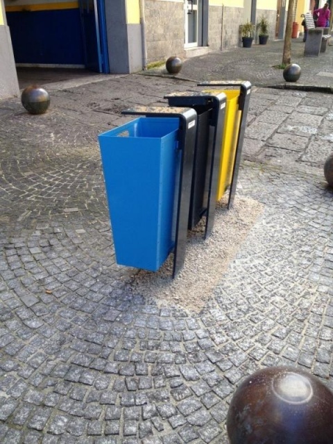 euroform w - street furniture - robust minimalist litter bin made of high quality steel for urban open space - Zeta litter bin for waste separation in city centre