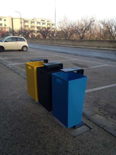 euroform w - street furniture - robust minimalist litter bin made of high quality steel for urban open space - Zeta litter bin for waste separation in city centre