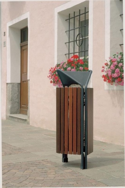 euroform w - street furniture - robust minimalist litter bin made of high quality steel and hardwood for urban open spaces - Scala litter bin in city centre 