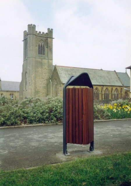 euroform w - street furniture - robust minimalist litter bin made of high quality steel and hardwood for urban open spaces - Scala litter bin in city centre 