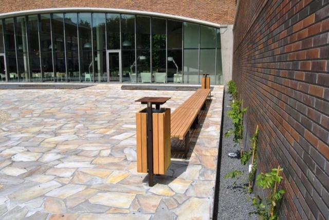 euroform w - arredo urbano - robusto cestino portarifiuti minimalista in acciaio di alta qualità e legno duro per lo spazio aperto urbano - Quattro Portarifiuti in centro città 