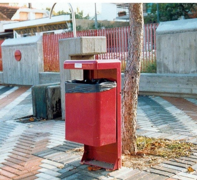 euroform w - street furniture - robust litter bin made of high-quality steel for urban spaces - Simple 270 litter bin for public spaces