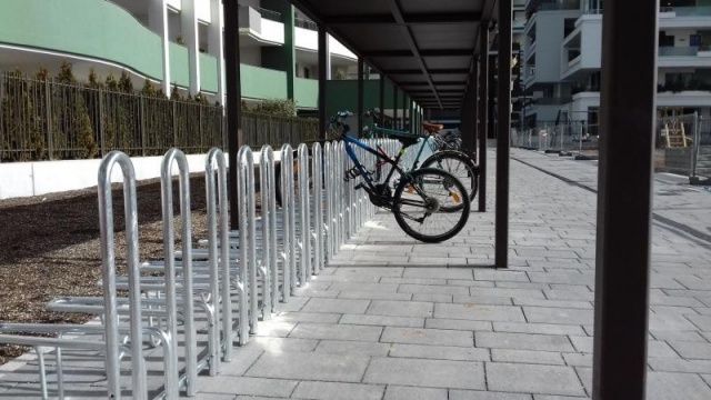 euroform w - Stadtmobiliar - minimalistischer Fahrradständer aus Metall ADFC geprüft - Elegance 182 Fahrradparker aus hochwertigem Metall