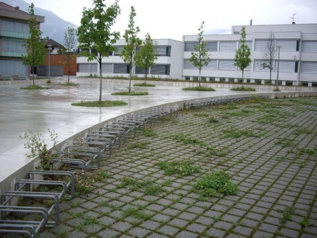 euroform w - Stadtmobiliar - robuster Fahrradständer aus Metall und Beton - Basic 196L Fahrradparker