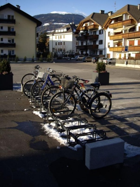 euroform w - street furniture - sturdy metal an concrete bike rack - Basic 196L bike storage