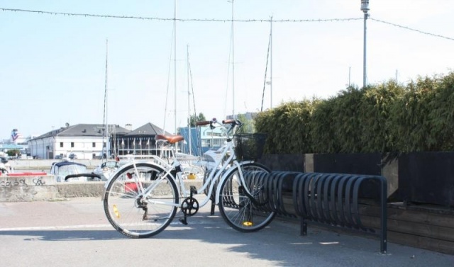 euroform w - Stadtmobiliar - robuster Fahrradständer aus Metall - Basic 190 Fahrradparker