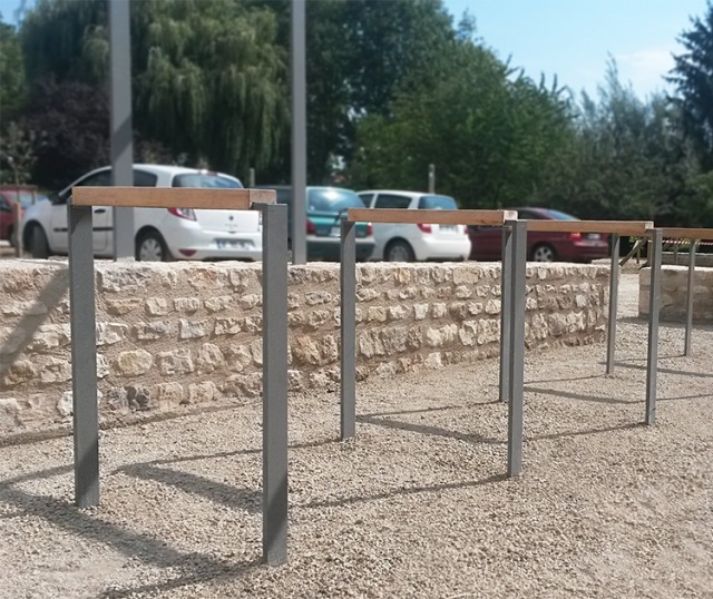 euroform w - street furniture - minimalist metal bicycle stand - minimalist metal bollard - metal barrier system - Lineasosta