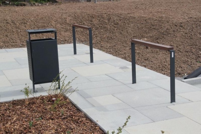 euroform w - Stadtmobiliar - minimalistischer Fahrradständer aus Metall - minimalistischer Poller aus Metall - Absperrsystem aus Metall - Lineasosta