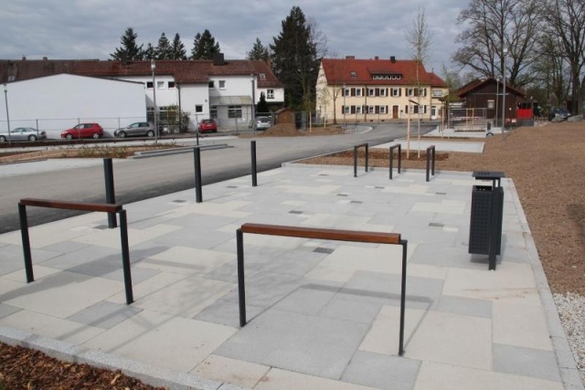 euroform w - street furniture - minimalist metal bicycle stand - minimalist metal bollard - metal barrier system - Lineasosta