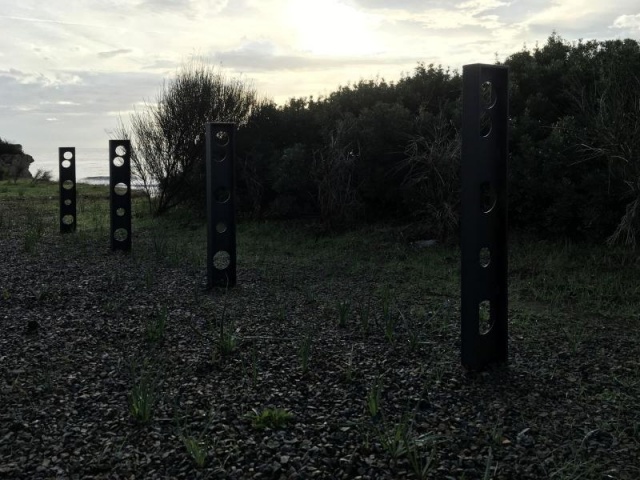 euroform w - Stadtmobiliar - minimalistischer Fahrradständer aus Metall - minimalistischer Poller aus Metall - Absperrsystem aus Metall - Lock