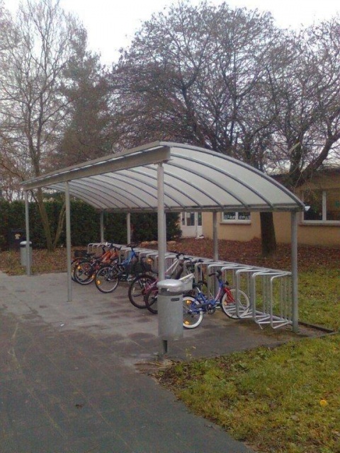 euroform w - street furniture - Bicycle stand with roofing at housing area - Wing Bike metal bicycle depot with ADFC-tested bicycle stand - bike shelter in metal and glass