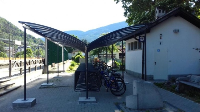 euroform w - street furniture - Bicycle rack with shelter near railway station - Wing Bike bicycle depot - Bicycle canopy made of glass and metal