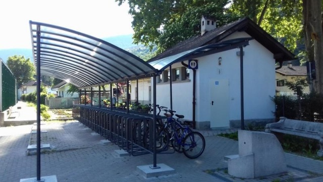 euroform w - street furniture - Bicycle rack with shelter near railway station - Wing Bike bicycle depot - Bicycle canopy made of glass and metal