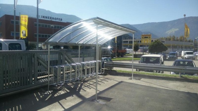 euroform w - street furniture - Bicycle rack with shelter near railway station - Wing Bike bicycle depot - Bicycle canopy made of glass and metal