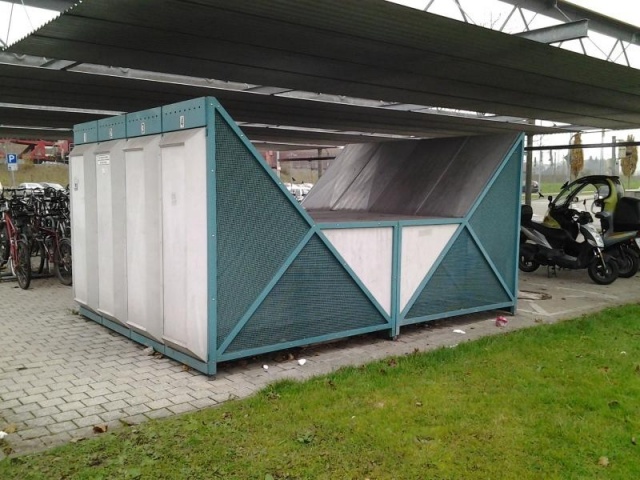 euroform w - Stadtmobiliar - Fahrradbox mit Ladestation und Schloss - Fahrrad Aufbewahrung mit Schließsystem für bike sharing - bike box für Fahrräder, Scooter, Kinderwagen für Bahnhöfe und Wohnanlagen