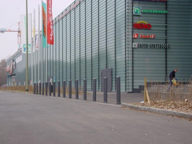 euroform w - Stadtmobiliar - Poller aus Metall in Stadtzentrum - Absperrsystem in Stadtzentrum - Barrier